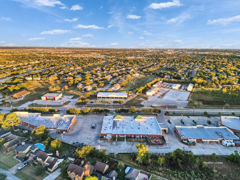 More Photos Of 630-650 FM 517 Rd W, Dickinson Storefront Retail Office For Lease