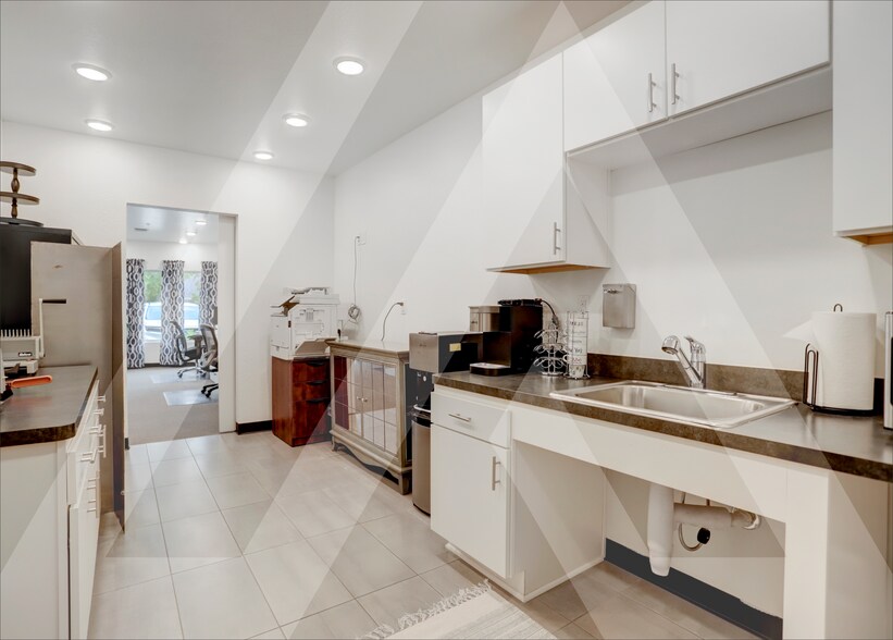 More Photos Of 6544 Greatwood Pky, Sugar Land Loft Creative Space For Sale