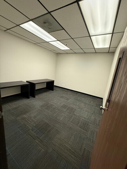 More Photos Of 7979-7989 Vickers St, San Diego Flex For Lease