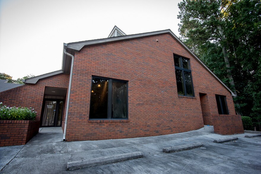 More Photos Of 1305 Milstead Ave NE, Conyers Medical For Sale