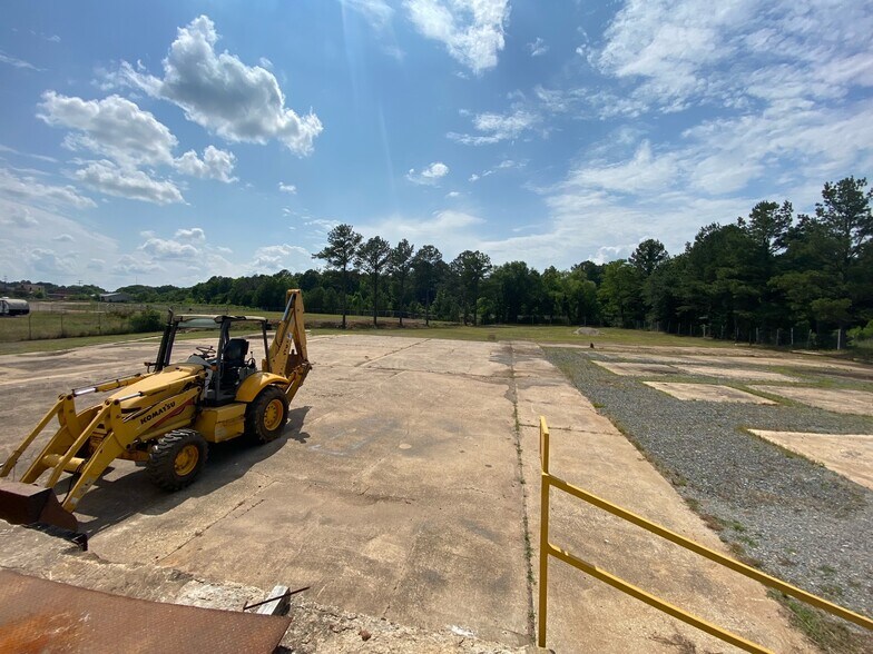 More Photos Of 1603 Industrial Blvd, Kilgore Unknown For Lease