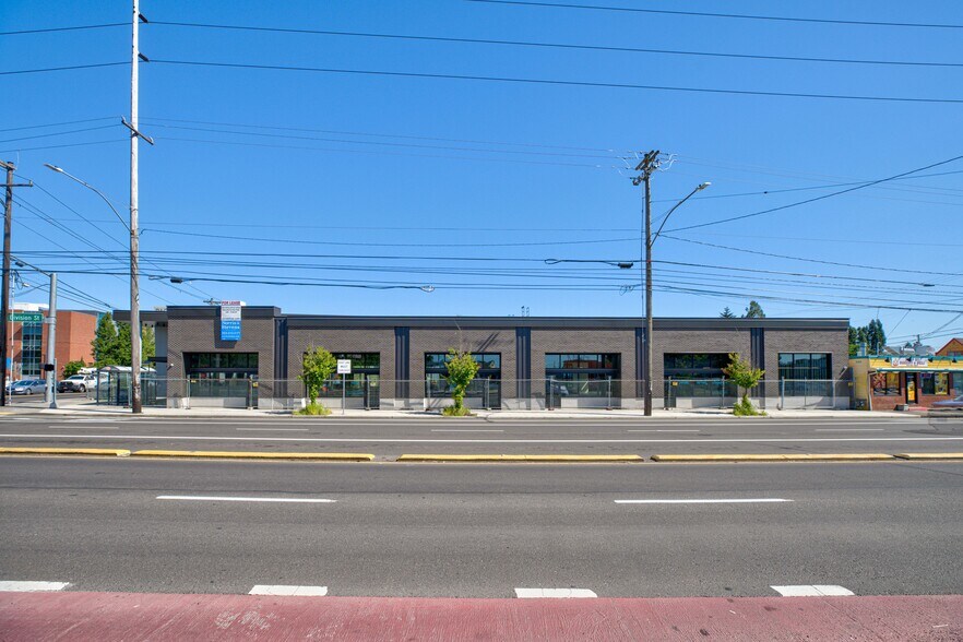 More Photos Of 2462 SE 82nd Ave, Portland Storefront Retail Office For Lease