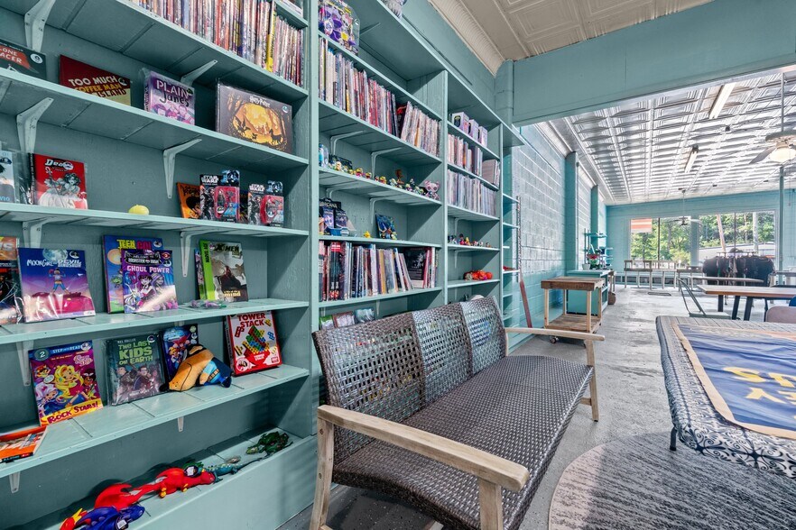 More Photos Of 403 Carthage St, Cameron General Retail For Sale