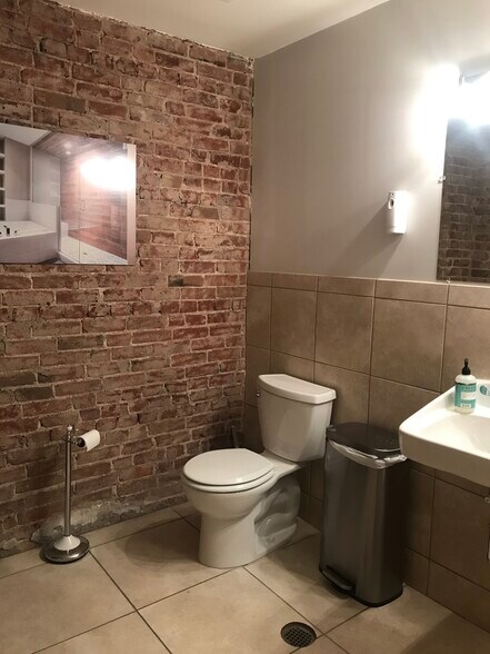 More Photos Of 482 S Broadway, Denver Storefront Retail Office For Lease