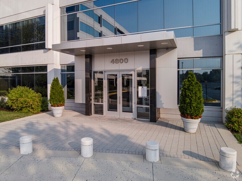 More Photos Of 4800 Westfields Blvd, Chantilly Office For Lease