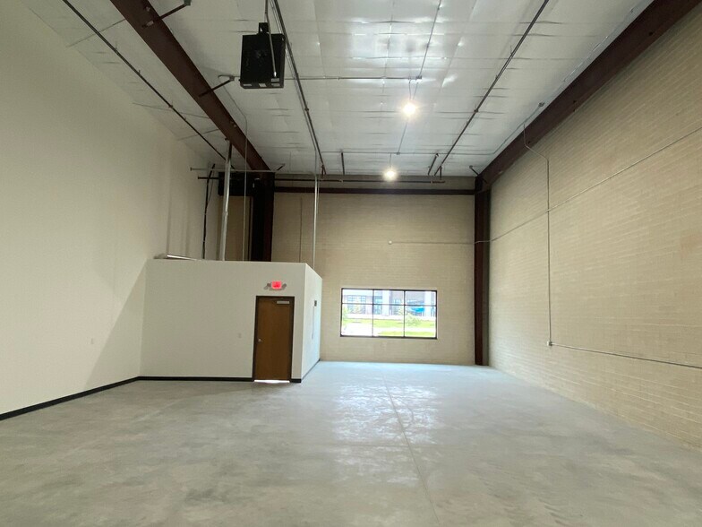 More Photos Of 176 Valley Ridge Blvd, Lewisville Light Manufacturing For Lease