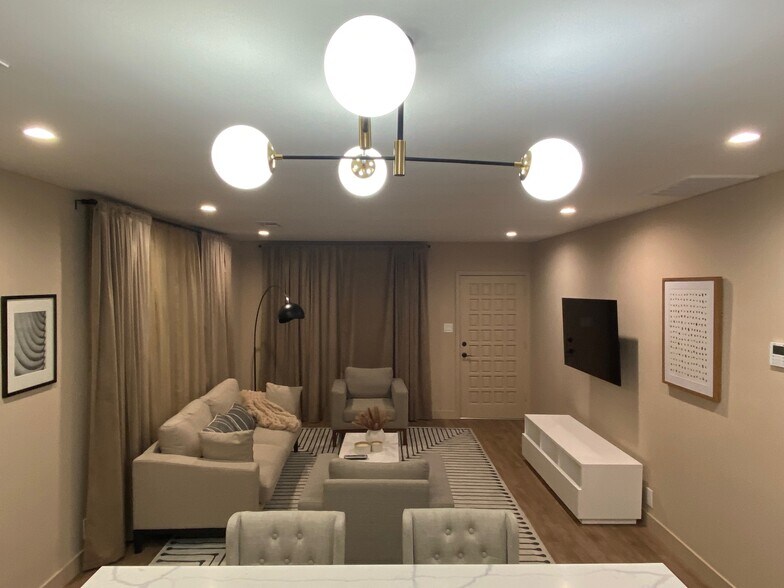 More Photos Of 405 W Broadway, Glendale Apartments For Sale