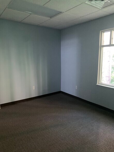 More Photos Of 203 Oakside Ln, Canton Medical For Sale