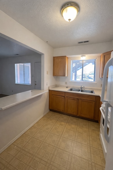 More Photos Of 1333-1339 San Mateo Blvd SE, Albuquerque Apartments For Sale