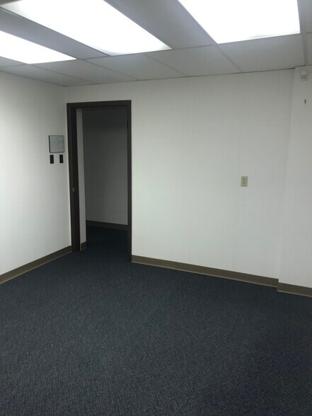 More Photos Of 227 N Jefferson St, New Castle Medical For Sale