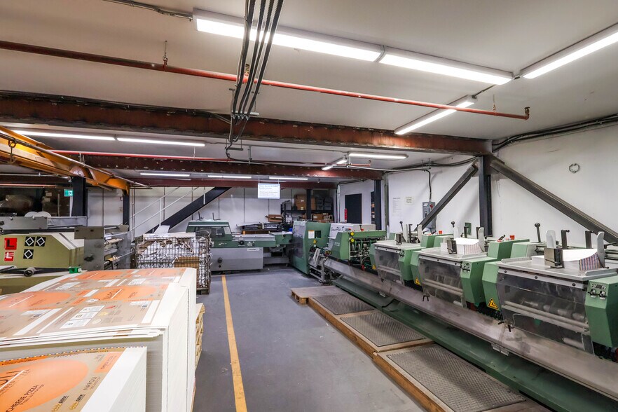 More Photos Of 125 W 71st Ave, Vancouver Warehouse For Lease