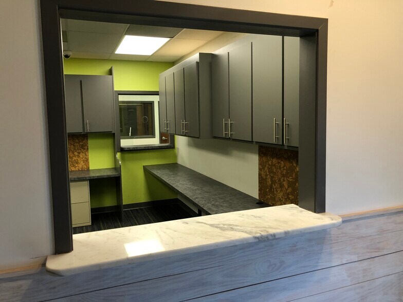 More Photos Of 1384 Remount Rd, Charleston Manufacturing For Lease