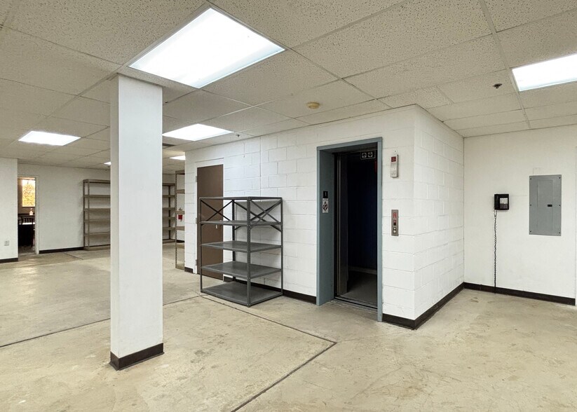 More Photos Of 475 Business Park Ln, Allentown Warehouse For Sale