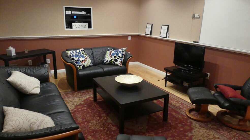 More Photos Of 23 Amity Rd, Bethany Medical For Lease