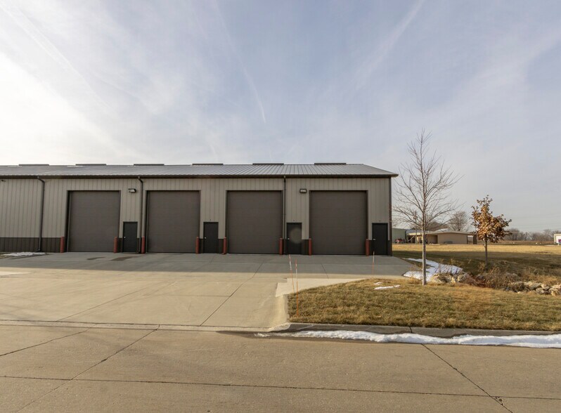 More Photos Of 2933 Geraldine Rd, Waterloo Industrial For Lease