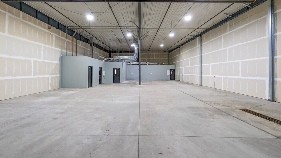 More Photos Of 6131 Rome Cir, Rochester Warehouse For Lease