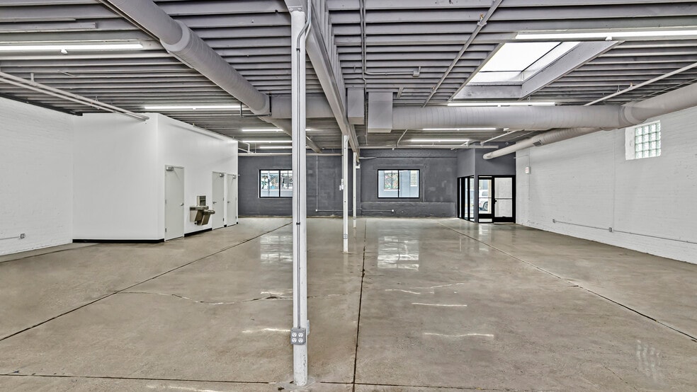 More Photos Of 4256 W Diversey Ave, Chicago Warehouse For Lease