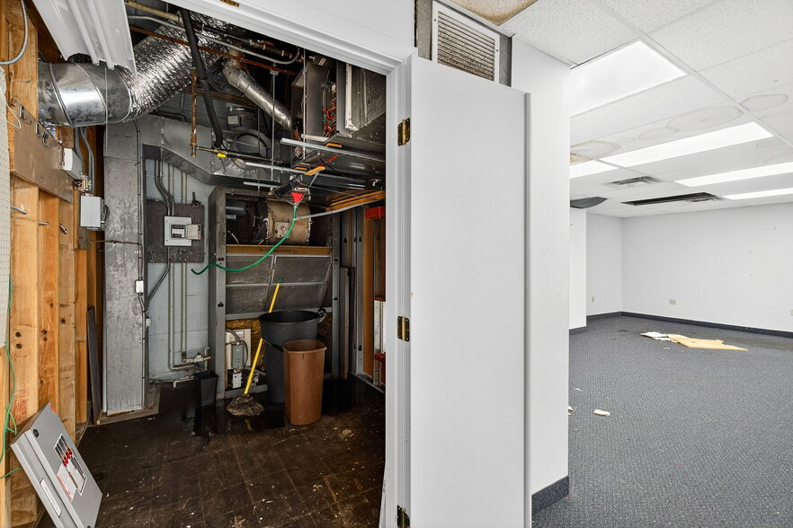 More Photos Of 4127-4141 Mayfield Rd, South Euclid Office For Sale