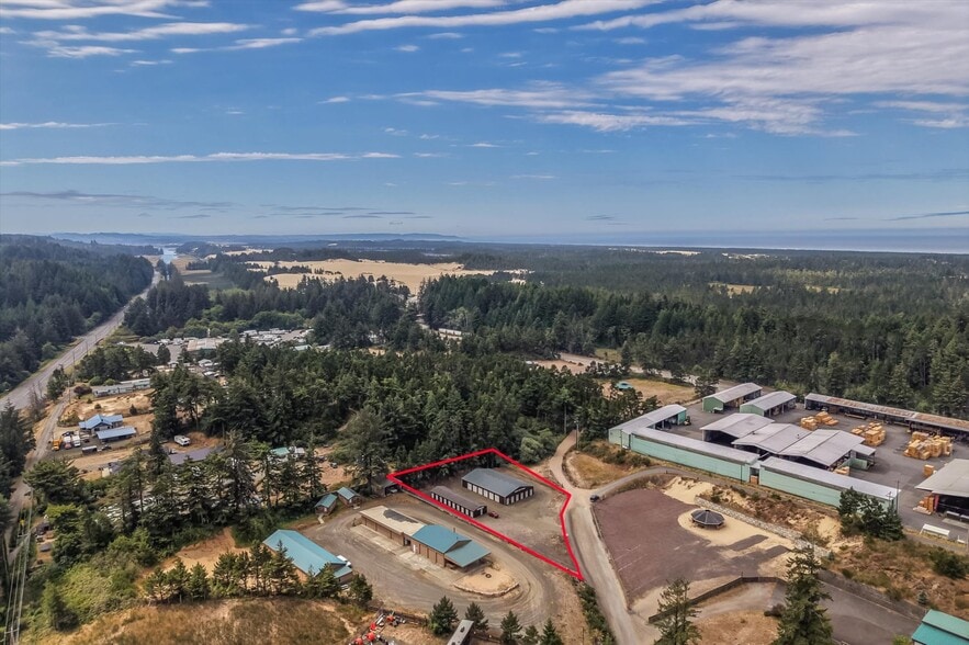 More Photos Of 93697 Storage Dr, North Bend Specialty For Sale
