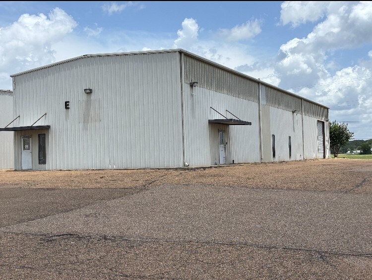 More Photos Of 307 Walker Cir, Richland Warehouse For Lease