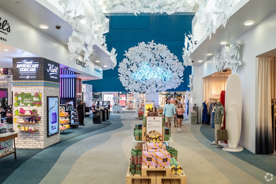 More Photos Of 2222 Kalakaua Ave, Honolulu Office For Lease