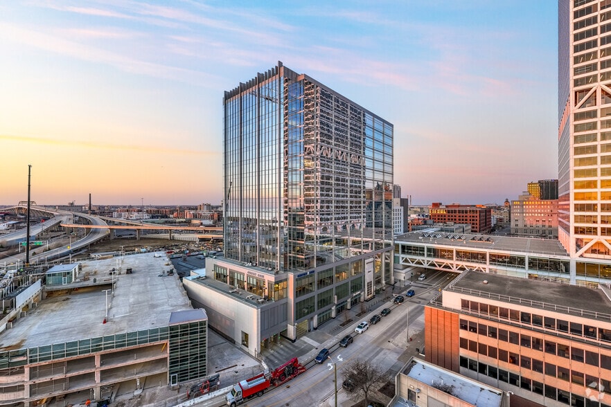 More Photos Of 833 E Michigan St, Milwaukee Office For Lease