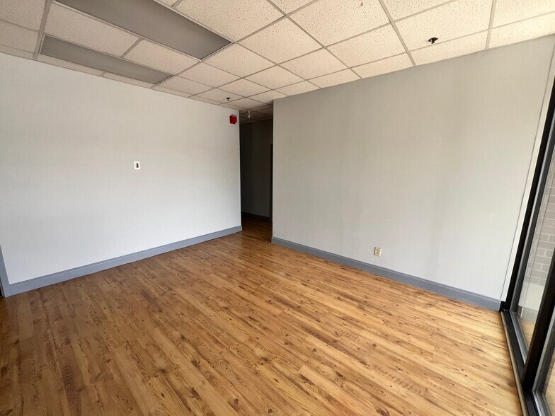 More Photos Of 2575 Cobb International Blvd, Kennesaw Warehouse For Lease