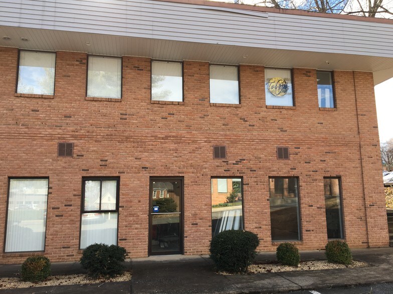 More Photos Of 612 Rio Rd W, Charlottesville Office For Lease