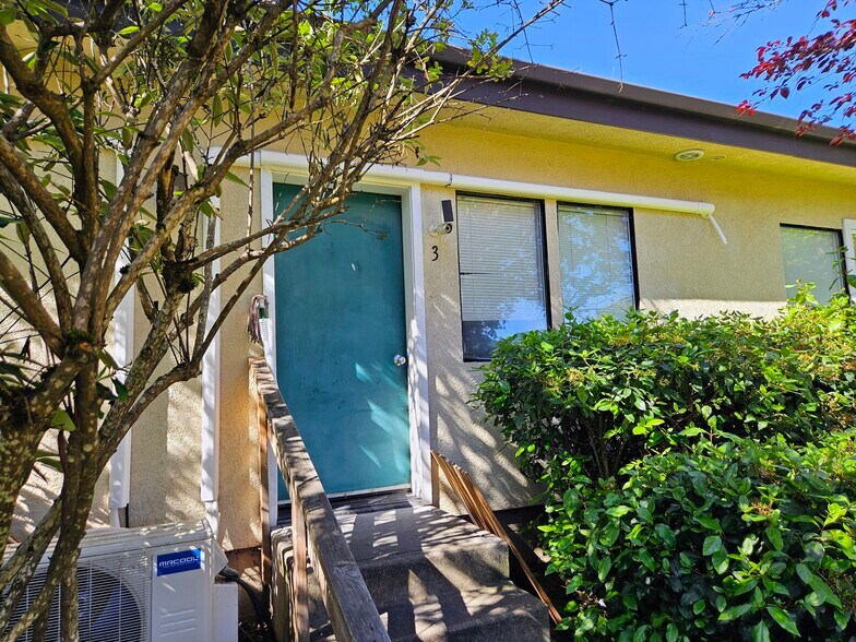 More Photos Of 181 NW Bunnell Ave, Grants Pass Apartments For Sale