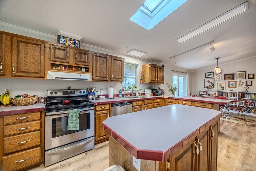 More Photos Of 2399 Twin Rivers Pt, Camdenton Trailer Camper Park For Sale