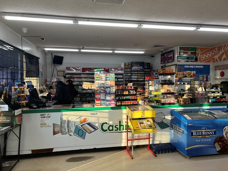 More Photos Of 524 S Main St, Newkirk Service Station For Sale