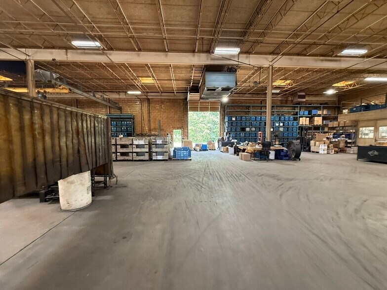 More Photos Of 11601 Hambright Rd, Huntersville Manufacturing For Lease