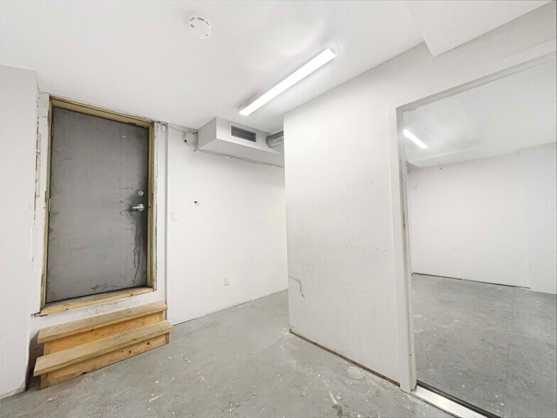 More Photos Of 59 Dalhousie St, Brantford Storefront For Lease