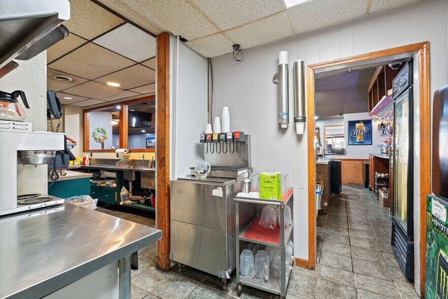 More Photos Of 1616 N Section St, Sullivan Sports And Entertainment For Sale