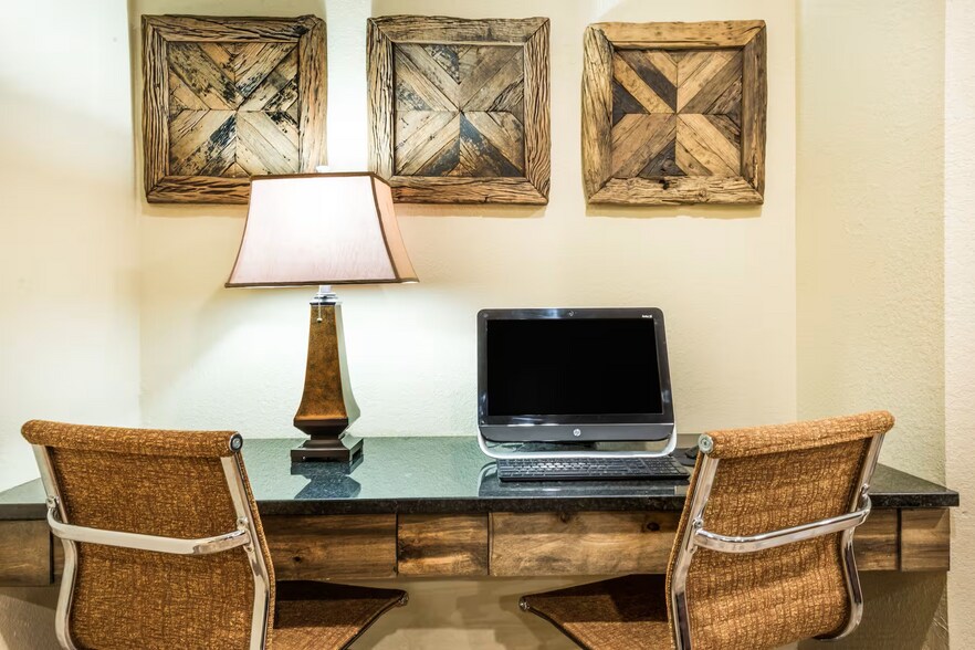 More Photos Of 2912 Mabry Dr, Clovis Hotel For Sale