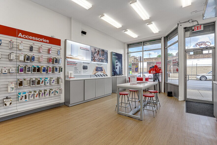 More Photos Of 5933-5945 W Division St, Chicago Storefront For Sale