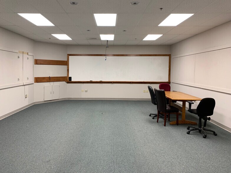More Photos Of 17300 Chenal Pky, Little Rock Office For Lease