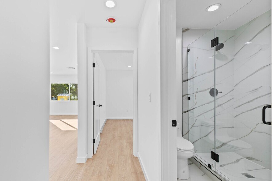 More Photos Of 6842 Cedros Ave, Van Nuys Apartments For Sale