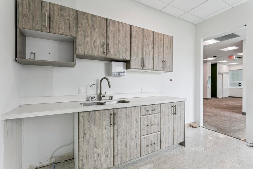 More Photos Of 30 Topflight Dr, Mississauga Office For Sale