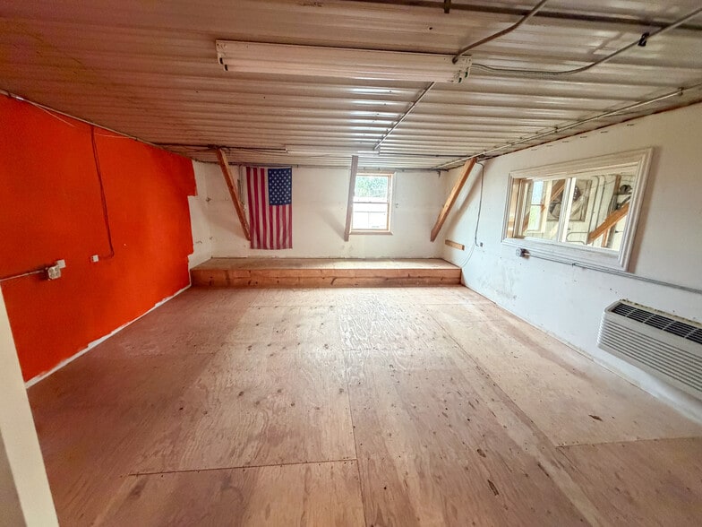 More Photos Of 39W963 Midan Dr, Elburn Warehouse For Lease