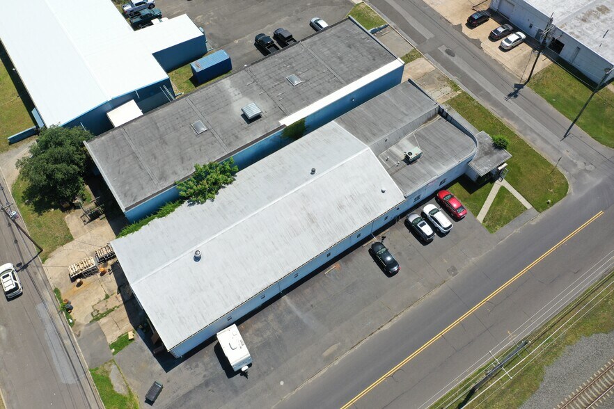 More Photos Of 1600 Bannard St, Cinnaminson Warehouse For Lease