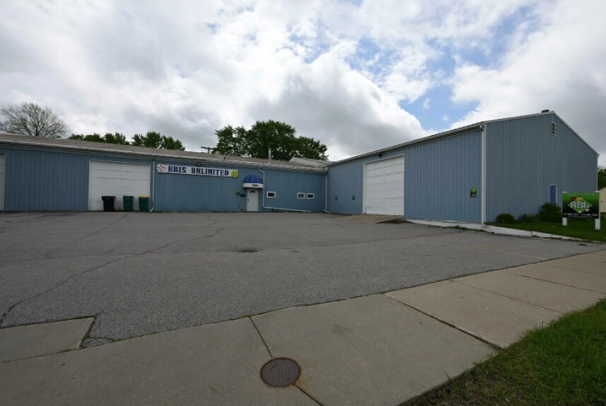 More Photos Of 2017 W 6th St, Mishawaka Warehouse For Lease