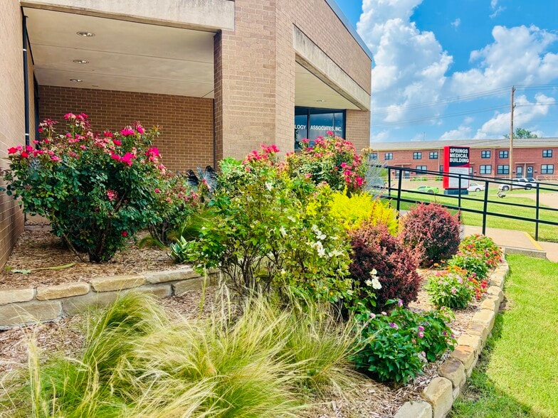 Primary Photo Of 615 E Oklahoma Ave, Enid Medical For Sale