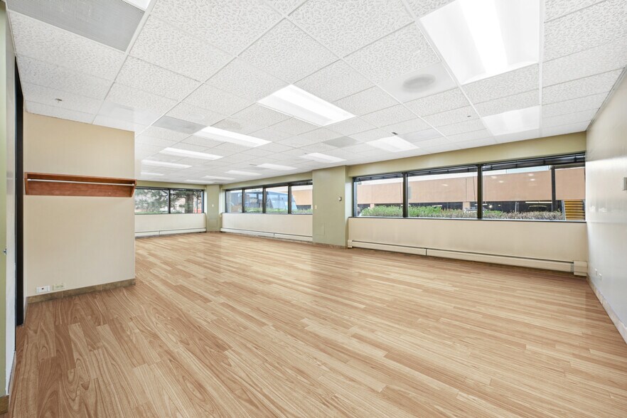 More Photos Of 425 S Cherry St, Glendale Office For Lease