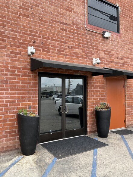 Primary Photo Of 441 N Varney St, Burbank Loft Creative Space For Lease