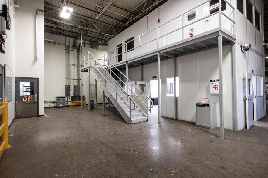More Photos Of 165 S Price Rd, Chandler Warehouse For Lease