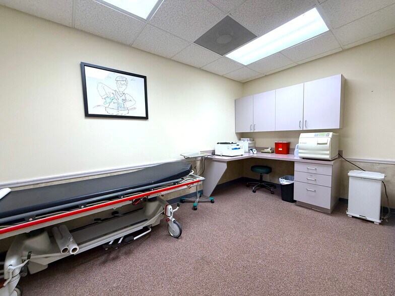 More Photos Of 3861 Oakwater Cir, Orlando Medical For Sale