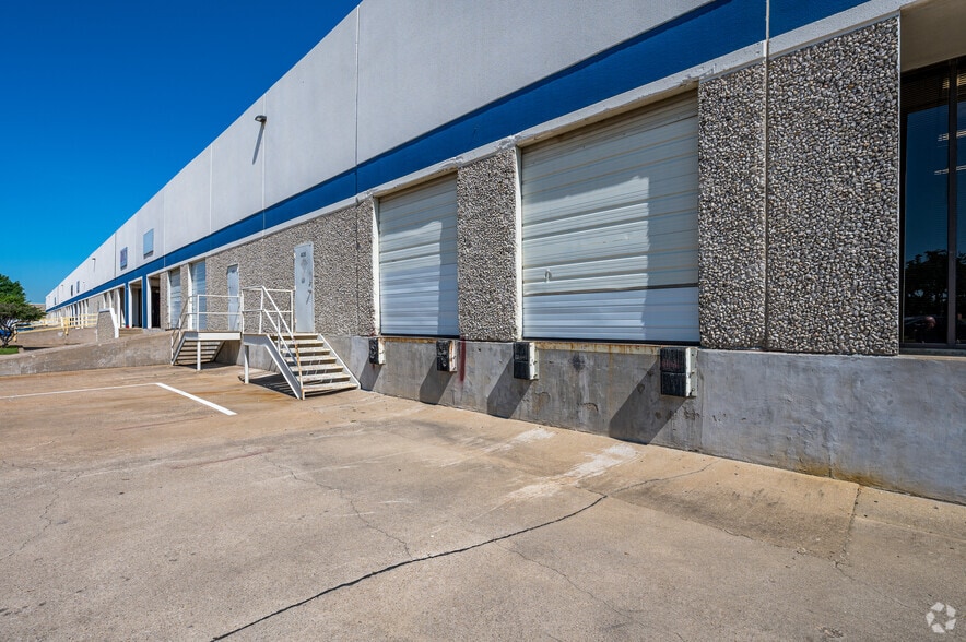 More Photos Of 11420 Mathis Ave, Farmers Branch Unknown For Lease