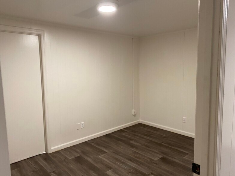 More Photos Of 103 Queen St, Georgetown Medical For Lease