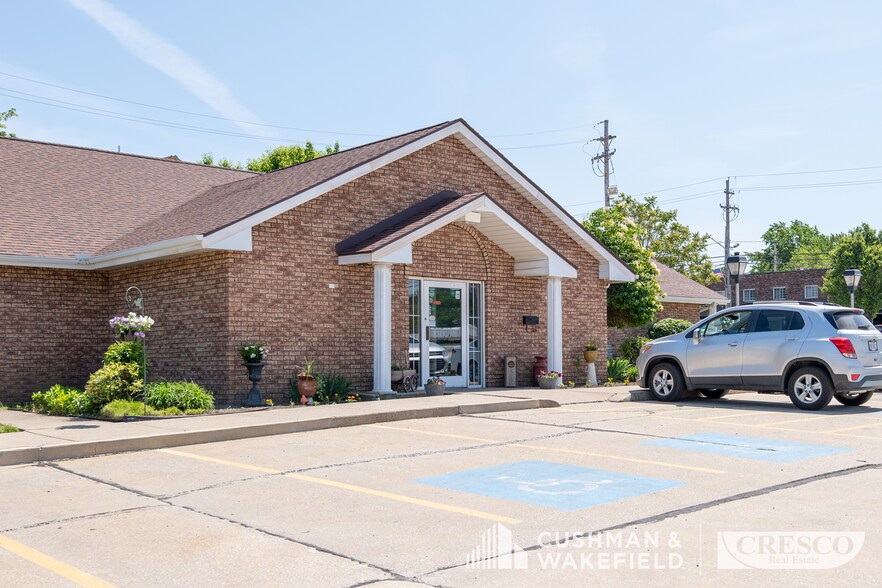 More Photos Of 29303 Euclid Ave, Wickliffe Restaurant For Sale